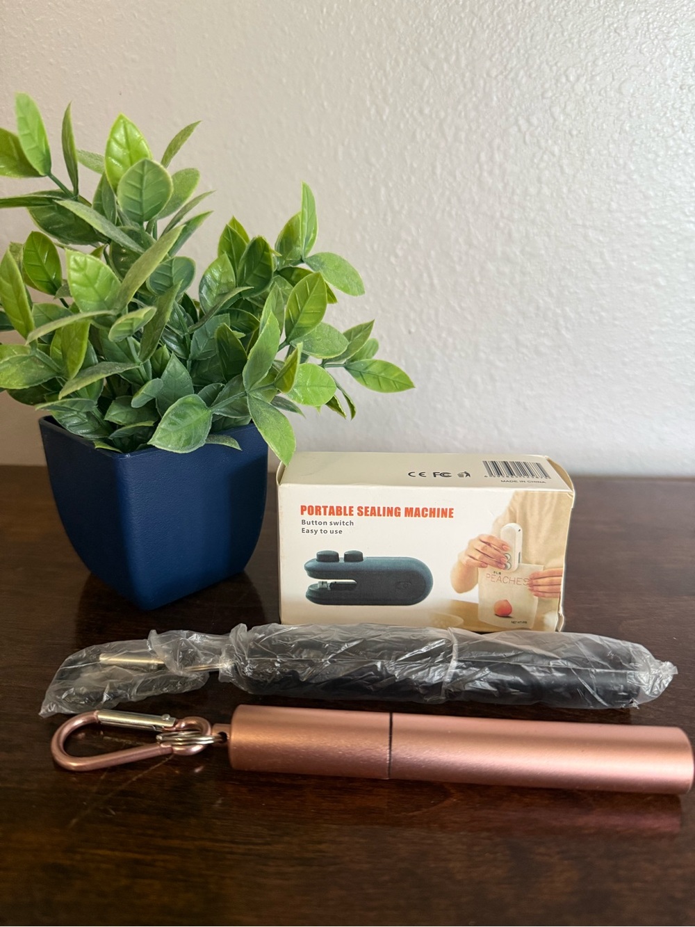 Portable Bag Sealer + 2 Reusable Smoothie Straws 🥤✨